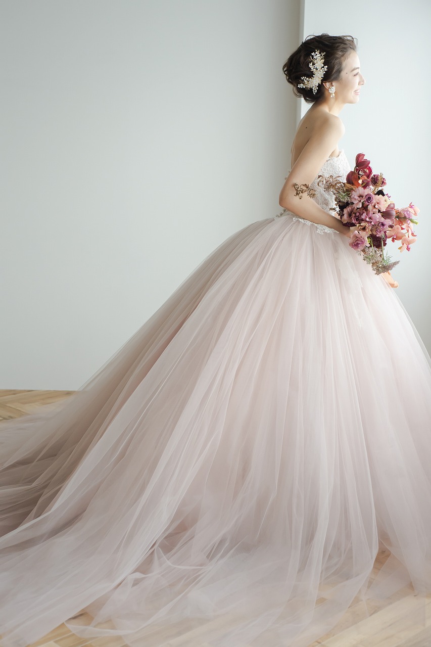 プレ花嫁様注目のペールトーンのカラードレス特集｜おすすめ情報【阪急