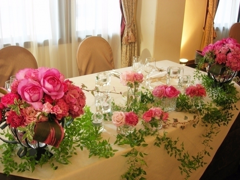 フラワーデザイナー ウェディングクリエーターが創る結婚式 結婚式場探し 大阪なら 阪急ウェディング 公式